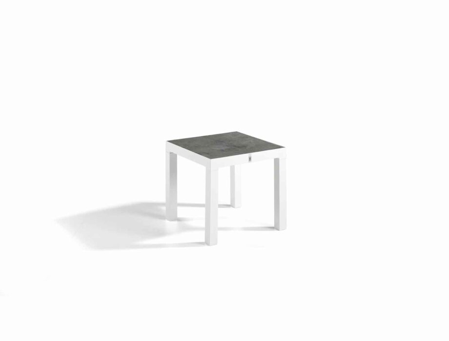 Brus_corner_table_1