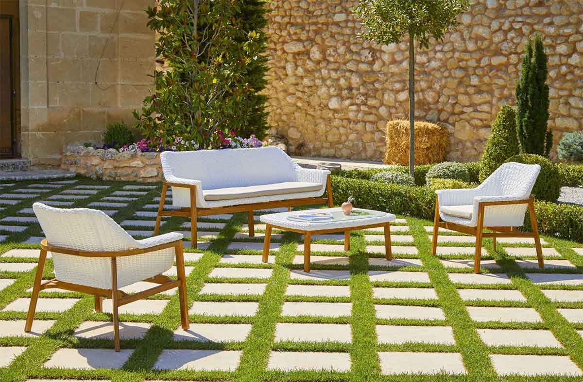 Lisonne outdoor furniture set