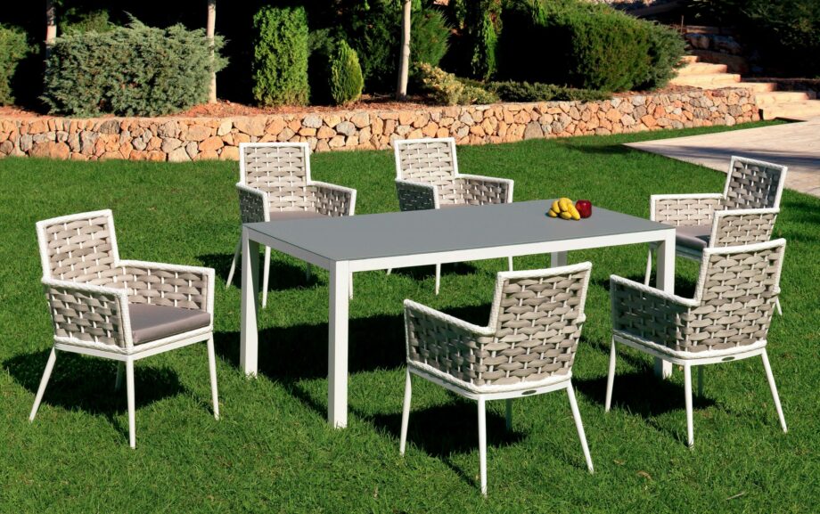 Viena dining table and chairs