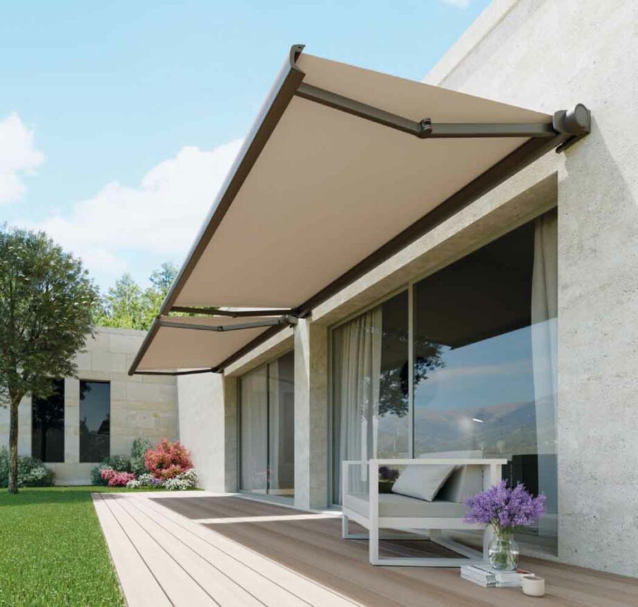 Extendible arm awnings beige, cassette