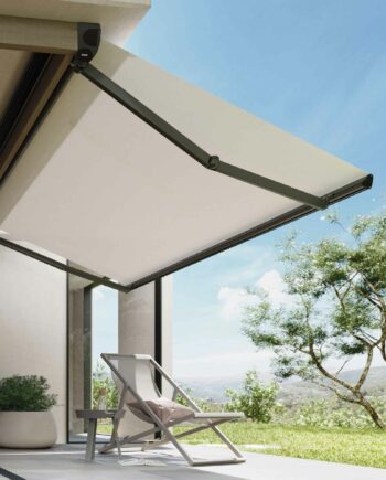 Awning with extendible arm, brown cassette 2